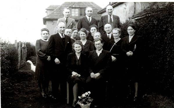 Familie Wilhelm Friedt und Agnes Lamertz Hochzeitsfoto der Enkeltochter, Oberaussem 1949 , Ursula Friedt und Gerhard Hepp